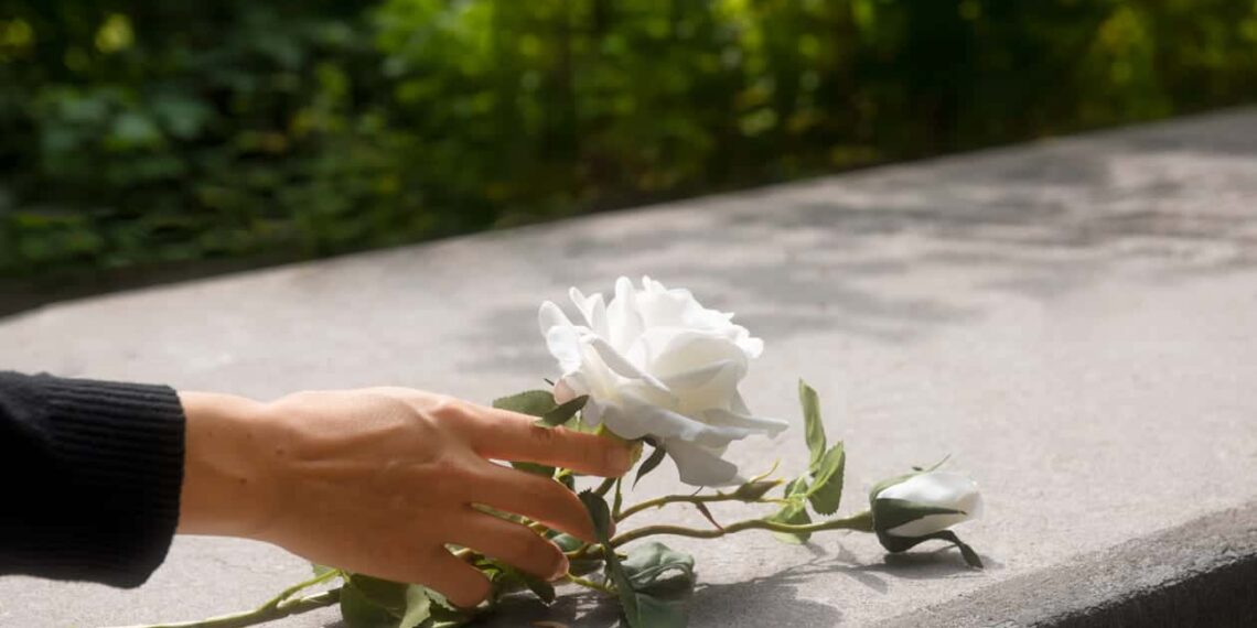 Flores para o Dia de Finados: Homenagens Floridas e Seus Significados Profundos