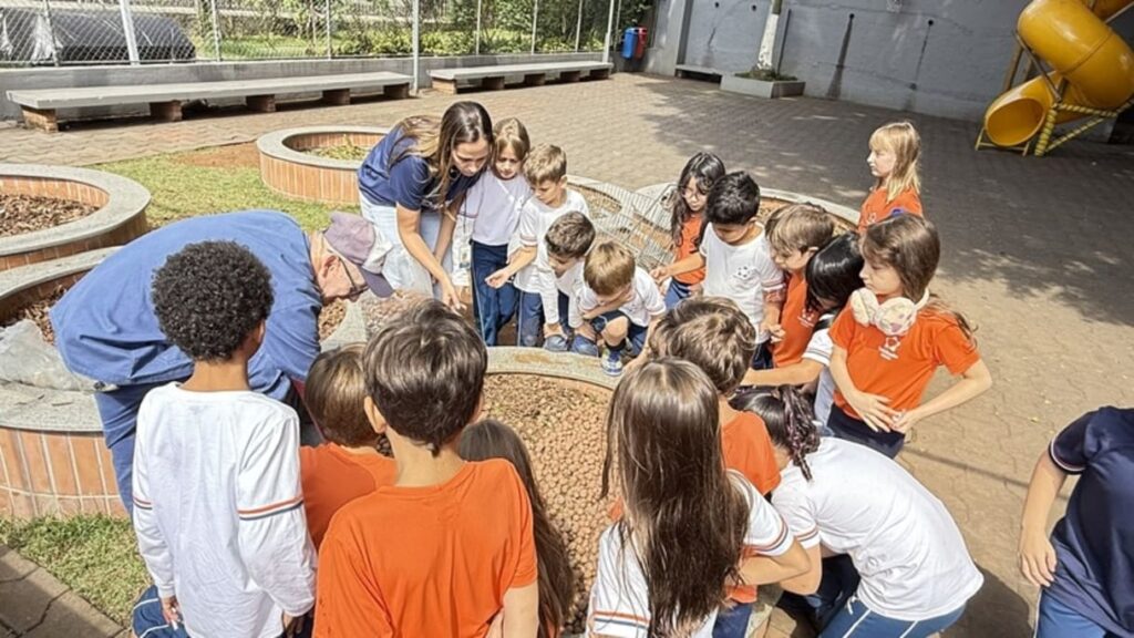 Aprendizagem a céu aberto: Colégio Santa Marcelina São Paulo cria Jardim Sensorial para aliar estudo e sustentabilidade 