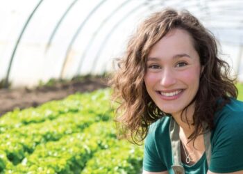 A BASF tem soluções inovadoras voltadas para plasticultura que promovem a durabilidade e a eficiência para os filmes agrícolas - como estufas e coberturas agrícolas, filmes para mulch e silobolsas - que impulsionam a agricultura sustentável e a proteção de cultivos.