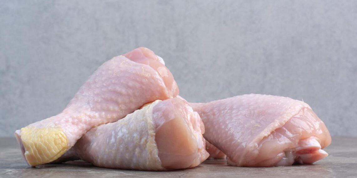 Exportações de frango brasileiro seguem travadas pela China