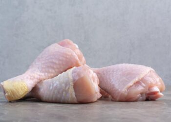Exportações de frango brasileiro seguem travadas pela China