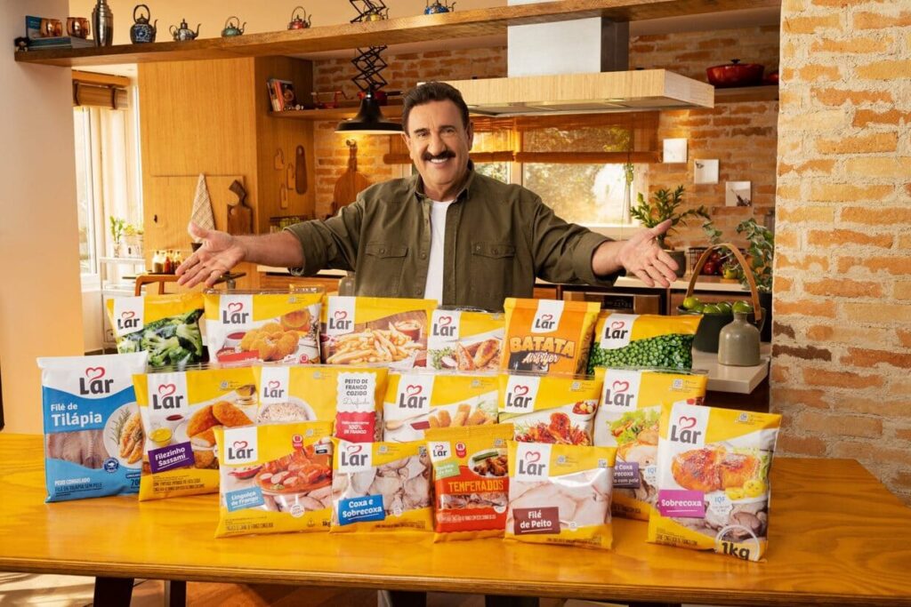 Cooperativa Lar anuncia Ratinho como embaixador nacional da marca