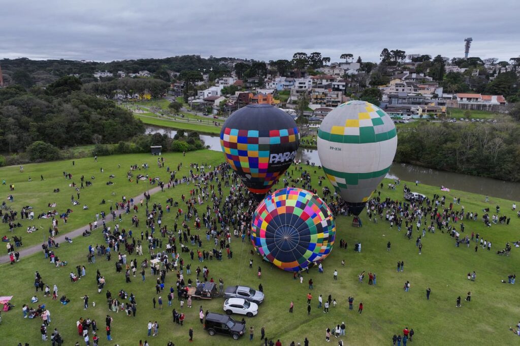 Balões no céu curitibano anunciam o Festival da Primavera