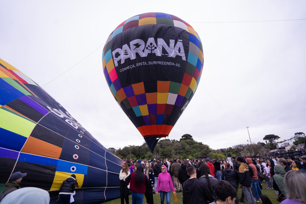 Balões no céu curitibano anunciam o Festival da Primavera
