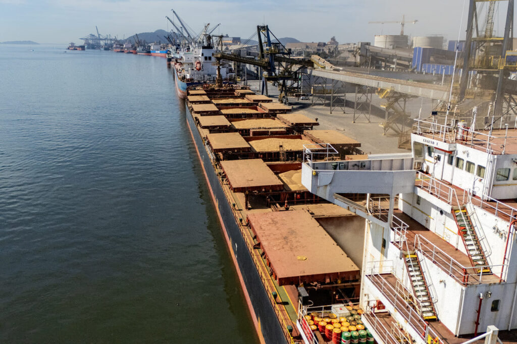 Mais carga, menos custo: Porto de Paranaguá avança no embarque de grãos