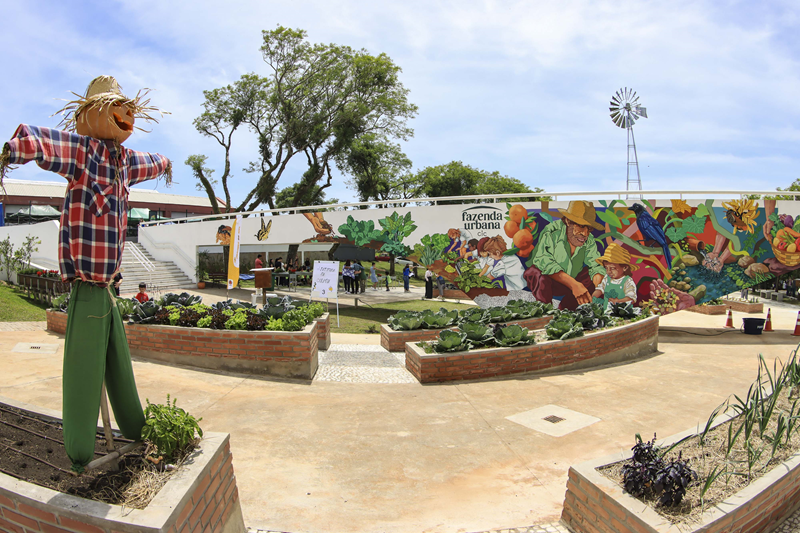 Prefeito Eduardo Pimentel entrega nova Fazenda Urbana na CIC e expande agricultura urbana em Curitiba