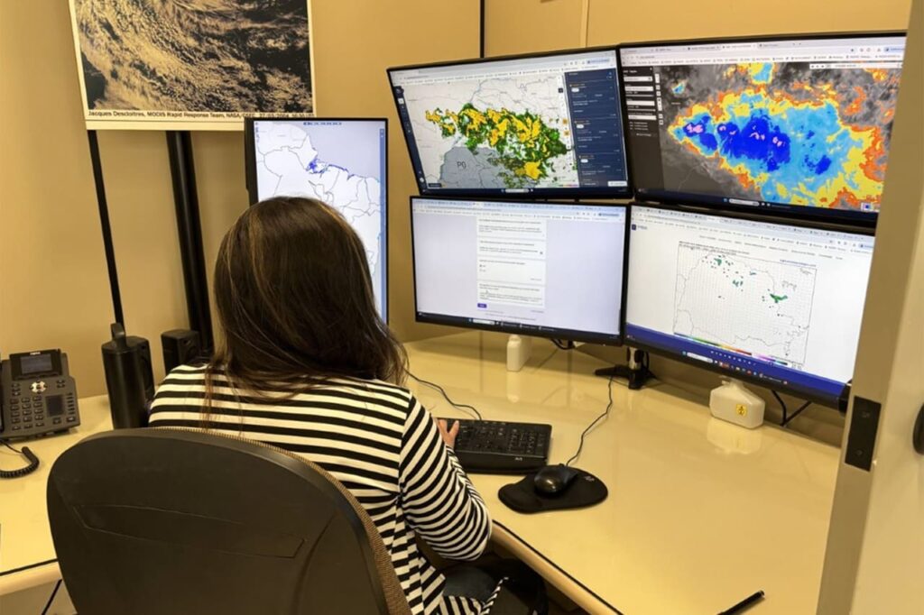 Como é feita a previsão do tempo? Simepar revela bastidores da meteorologia no Paraná