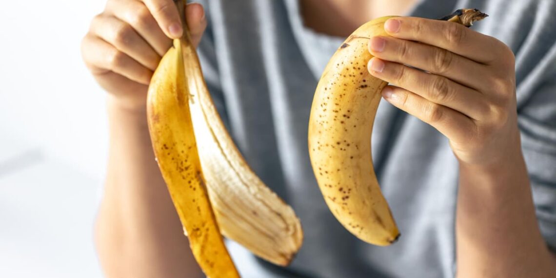 Adubo natural com casca de banana: vale a pena?