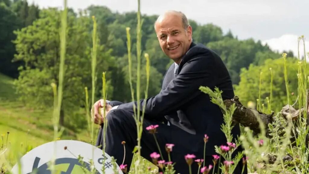 Um empreendedor europeu transformou sua empresa ao descobrir que preservar pequenos seres pode ser mais revolucionário do que exterminá-los.