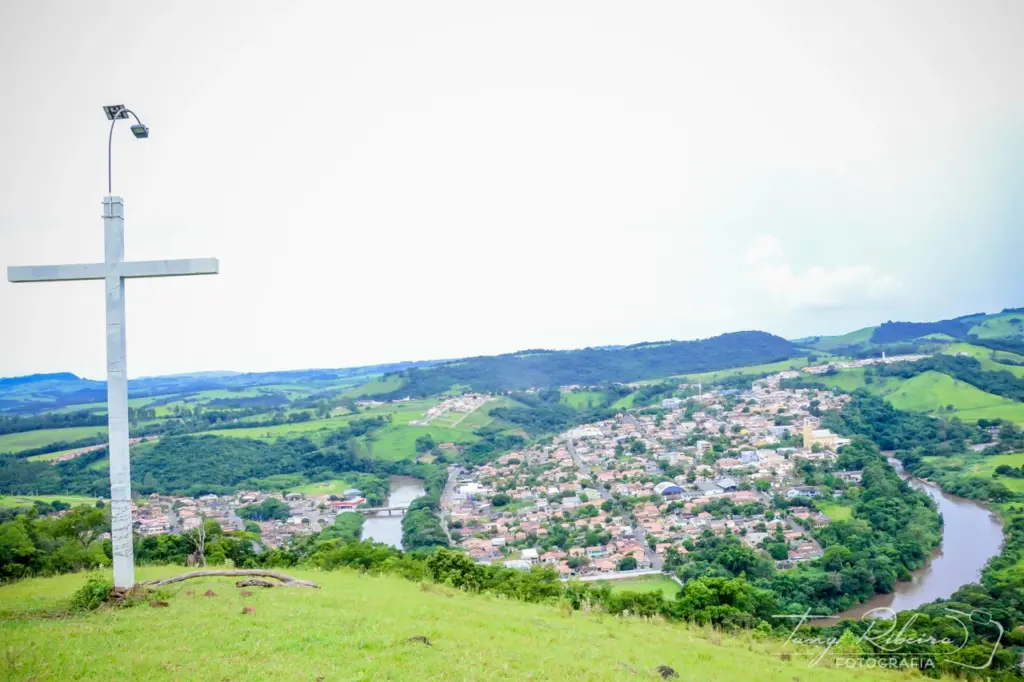 Pequeno município do Norte Pioneiro que conquista com paisagens preservadas e celebrações autênticas