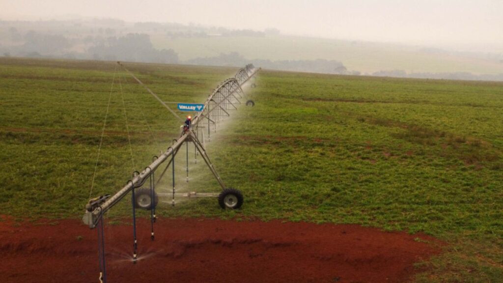 Irriga Paraná amplia área irrigada e movimenta R$ 10,2 milhões em crédito rural