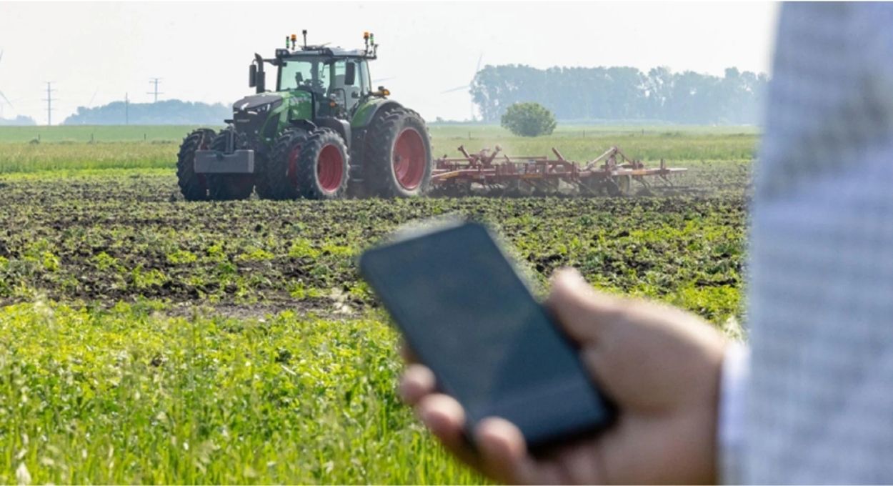 Trator autônomo chega ao Brasil: sistema da PTx opera 24 horas sem motorista e promete colher até 60% mais rápido